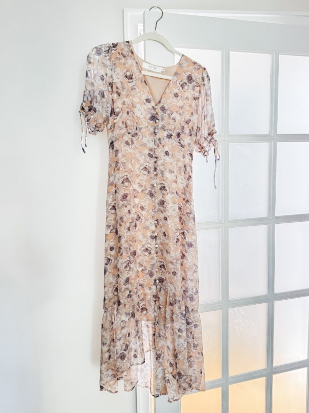 ASTR the Label - Chandler Floral Midi Dress - Peach-Grey Floral - Small